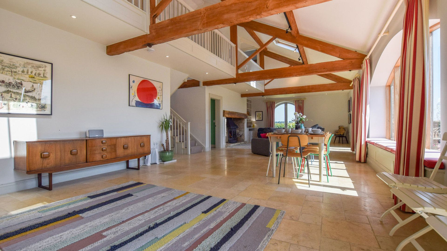 Colourful Spacious Barn Conversion