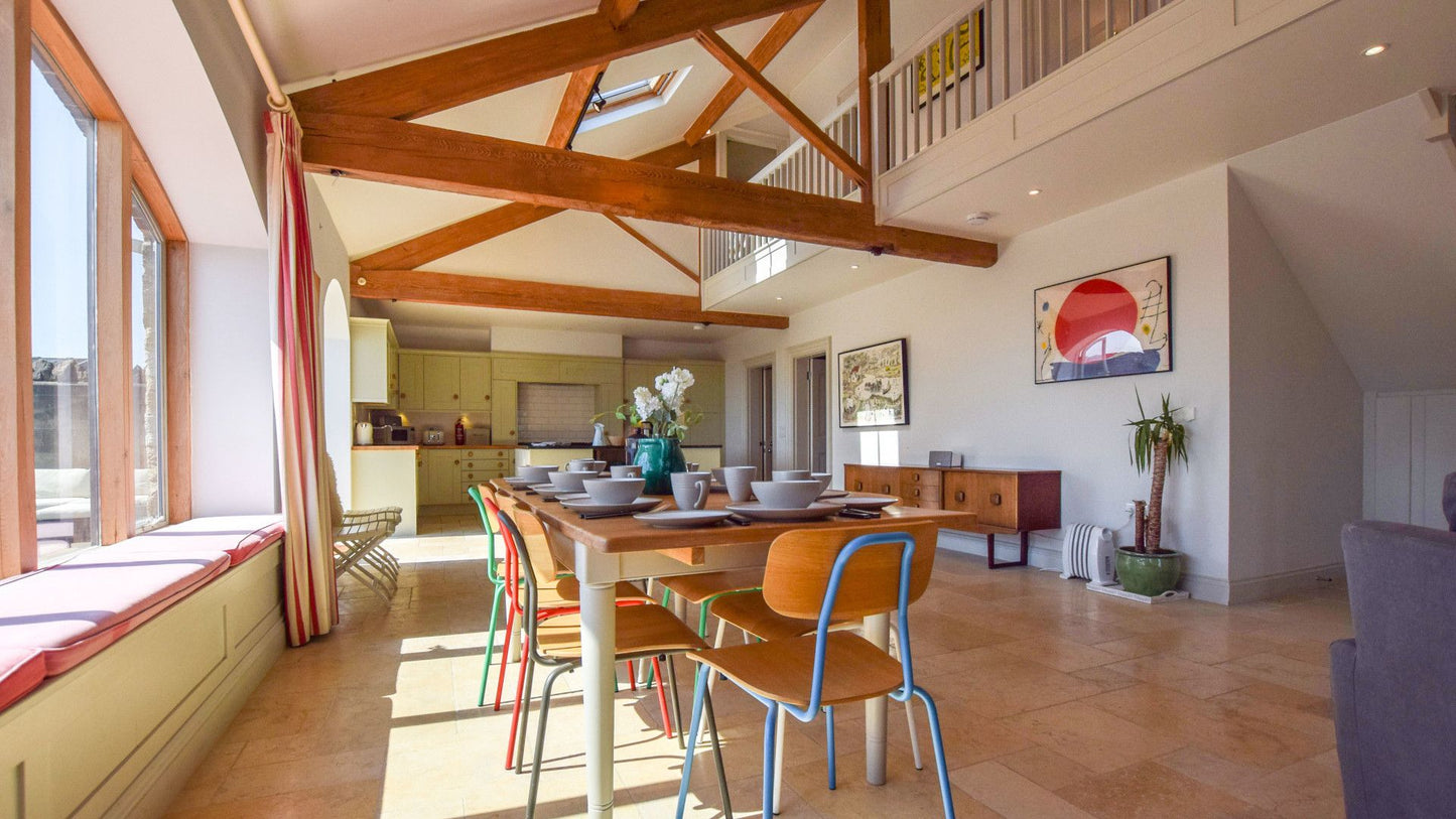 Colourful Spacious Barn Conversion