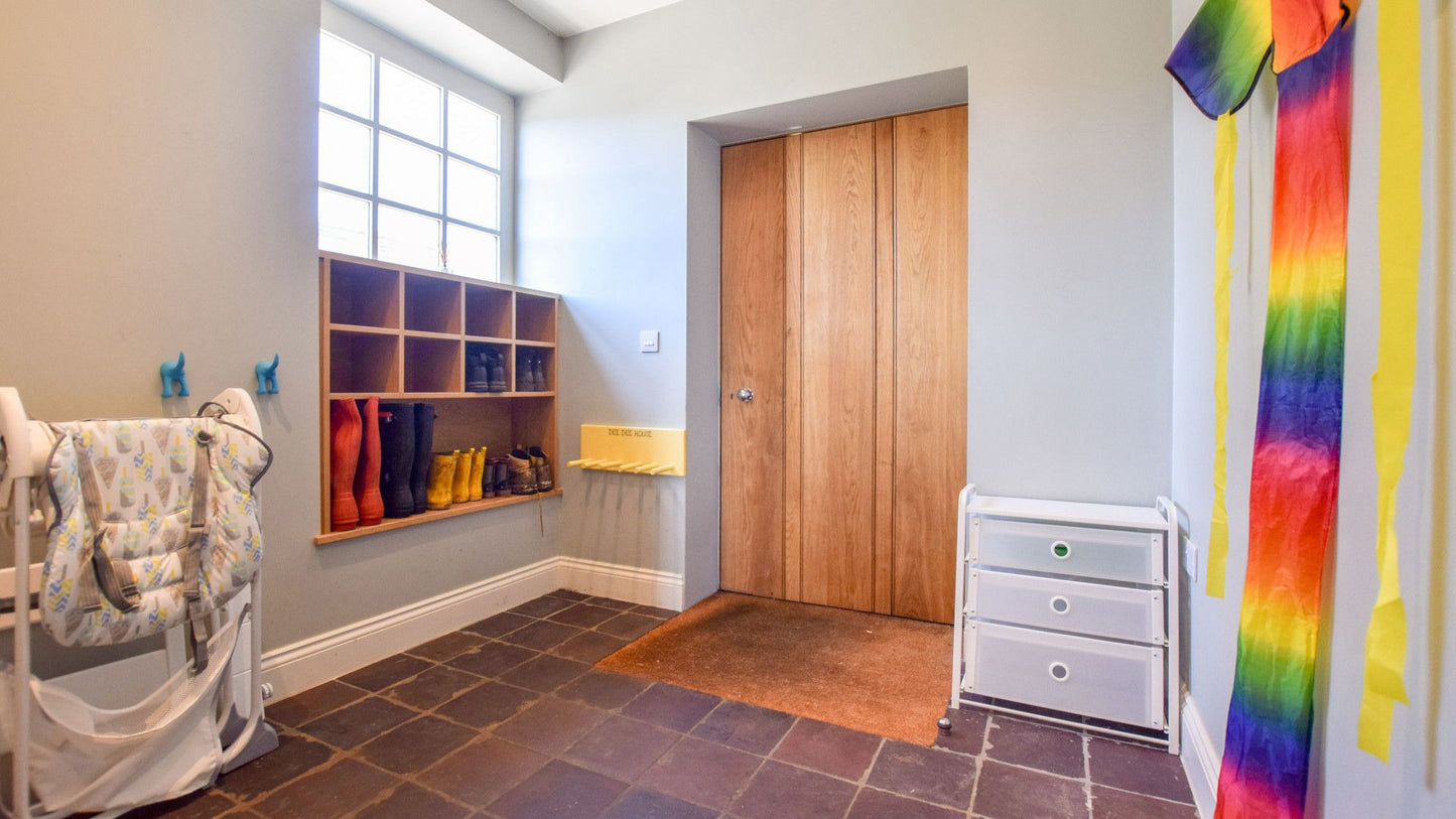 Colourful Spacious Barn Conversion