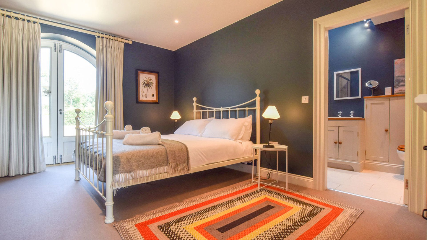 Colourful Spacious Barn Conversion