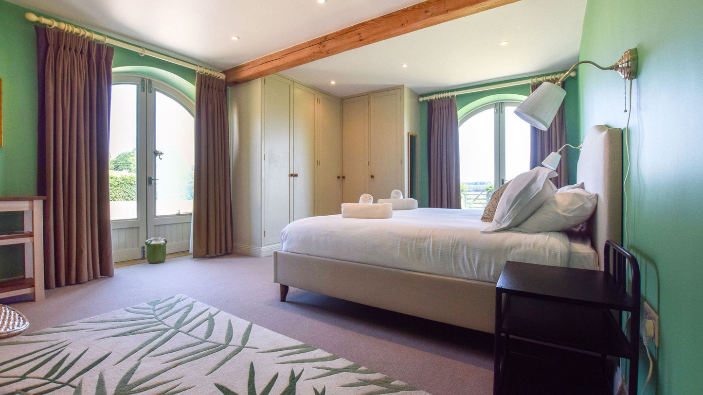Colourful Spacious Barn Conversion