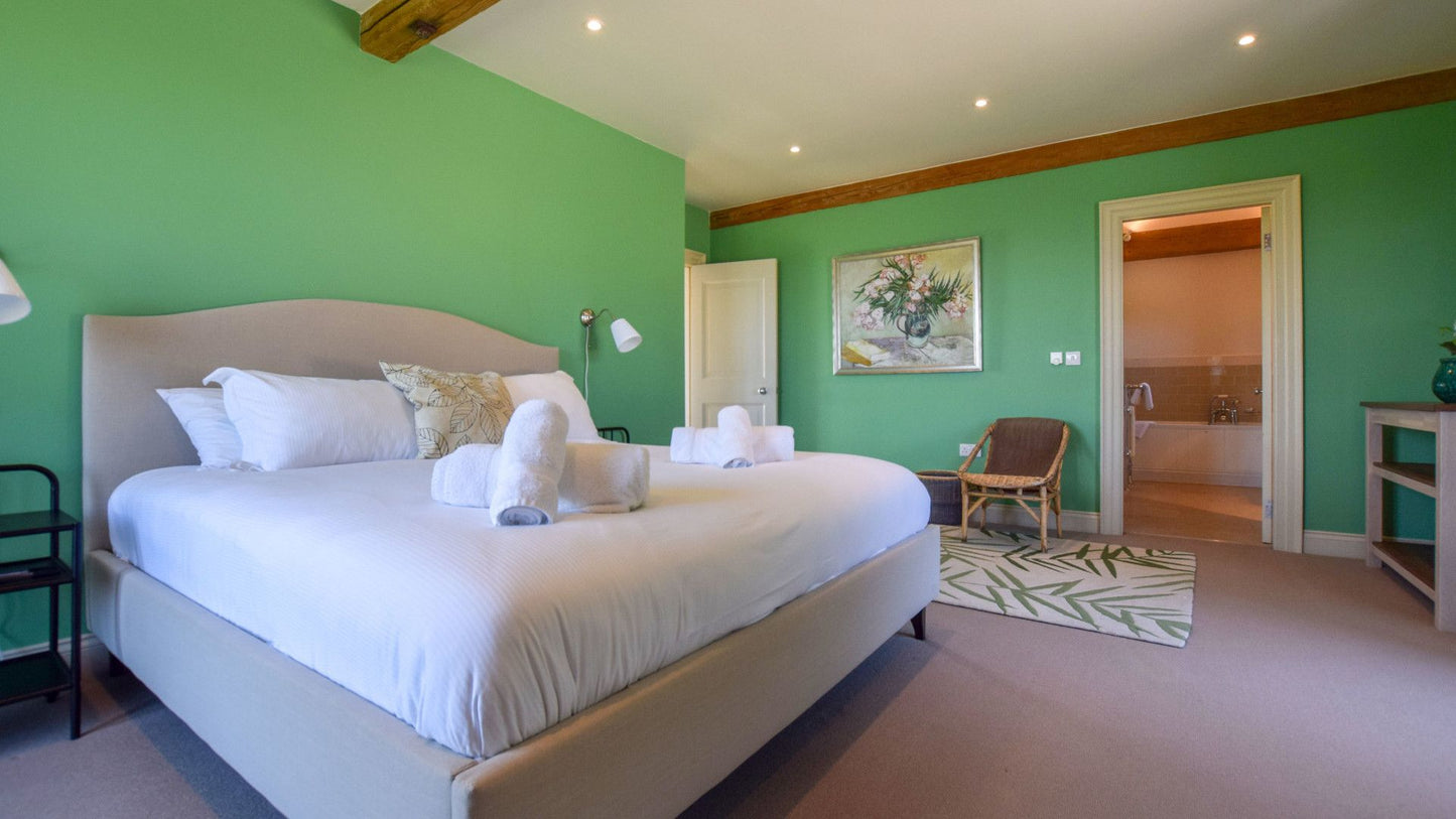 Colourful Spacious Barn Conversion