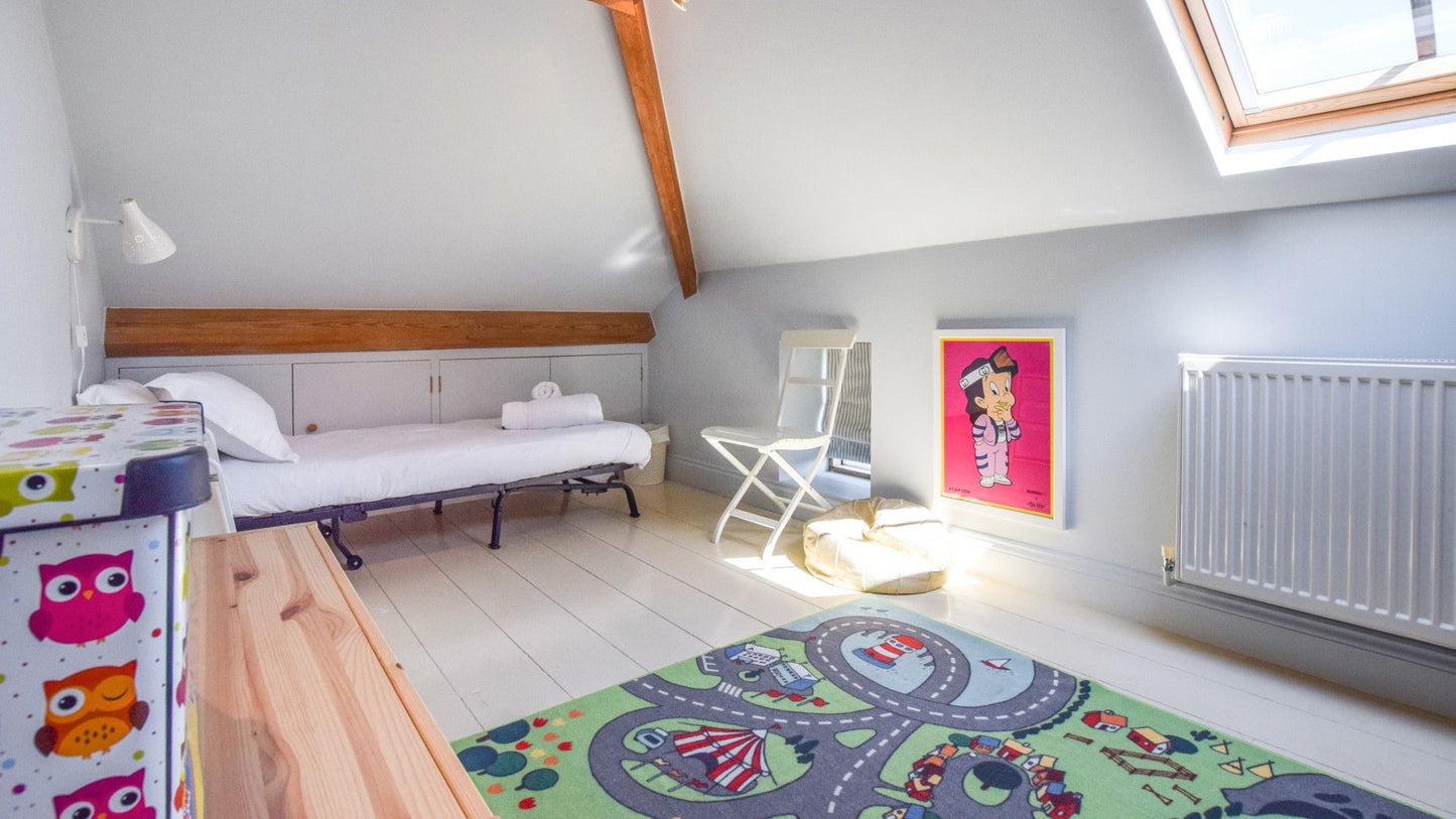 Colourful Spacious Barn Conversion