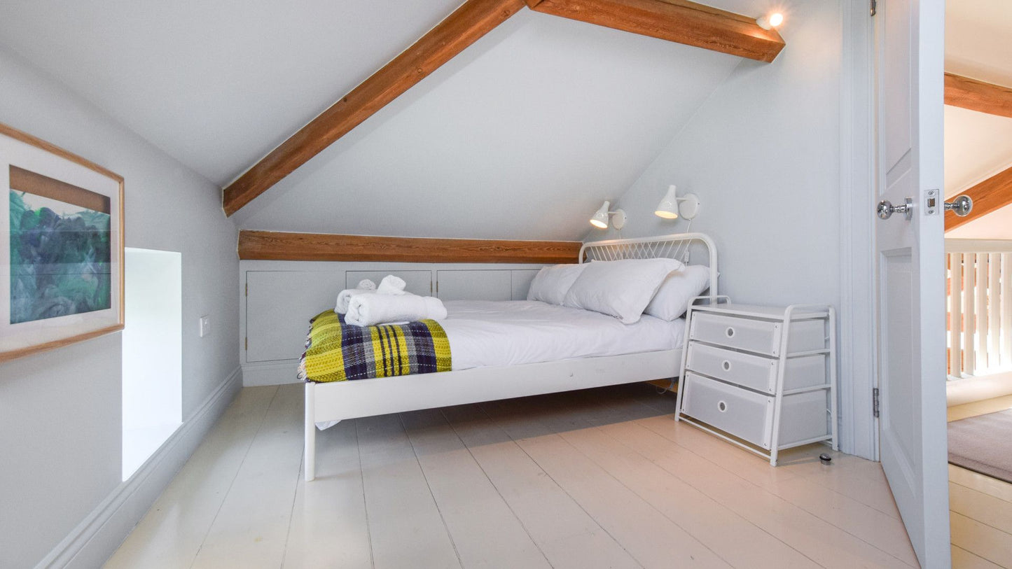 Colourful Spacious Barn Conversion