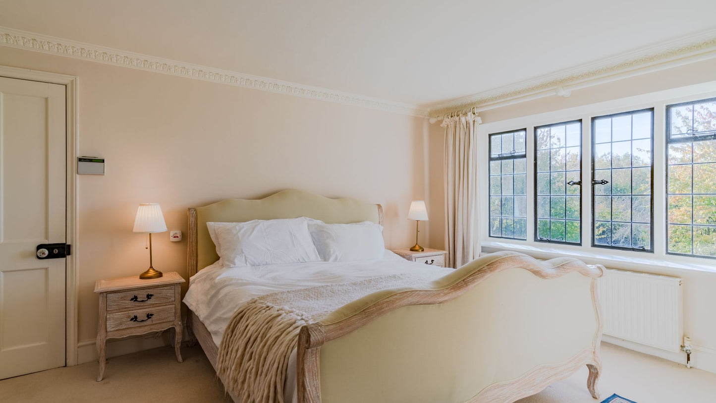 Picturesque Cotswolds Manor