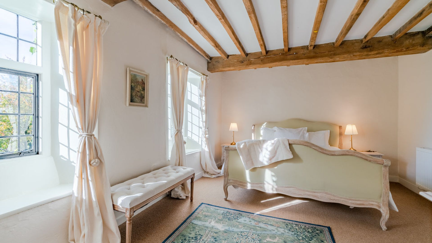 Picturesque Cotswolds Manor