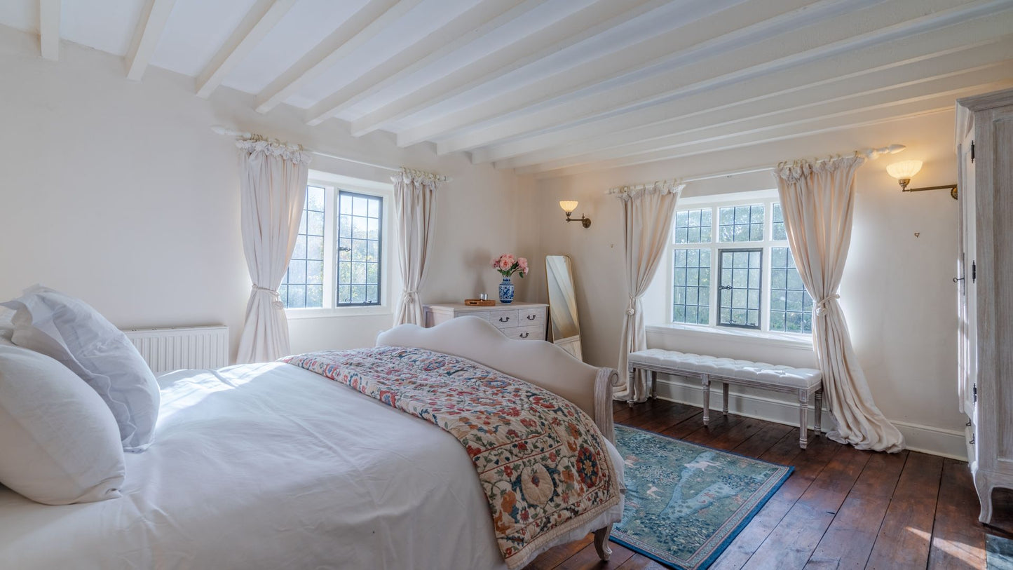 Picturesque Cotswolds Manor
