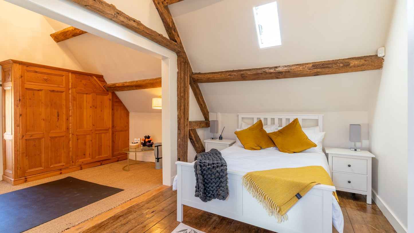 Picturesque Cotswolds Manor