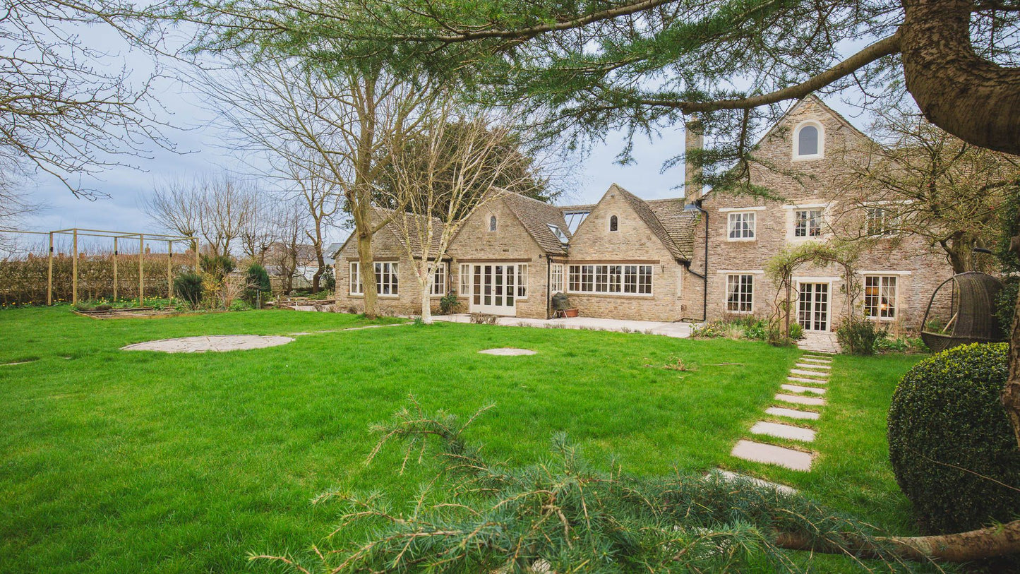 Spacious & Bright Cotswolds Gem