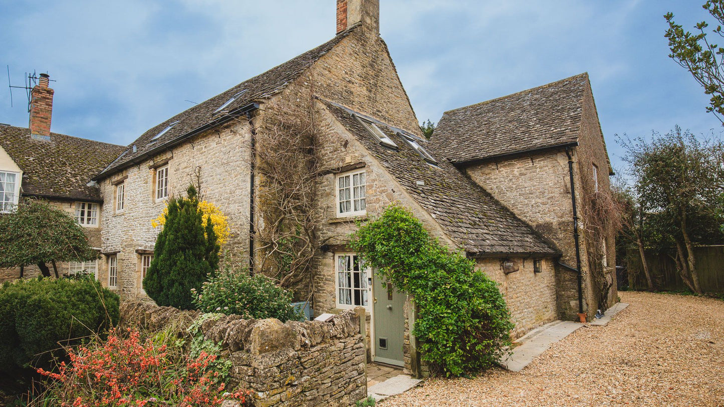 Spacious & Bright Cotswolds Gem
