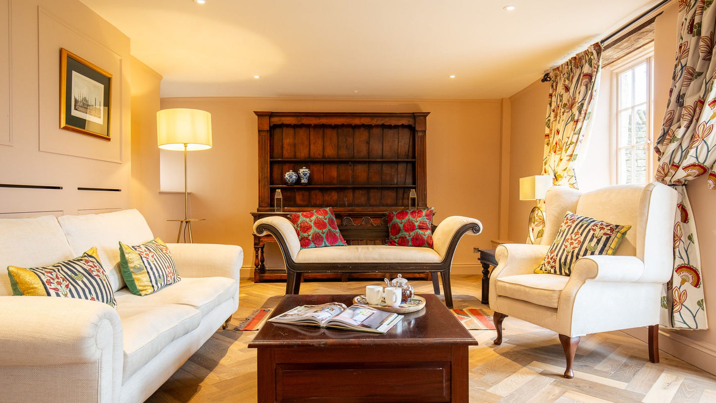 Spacious & Bright Cotswolds Gem