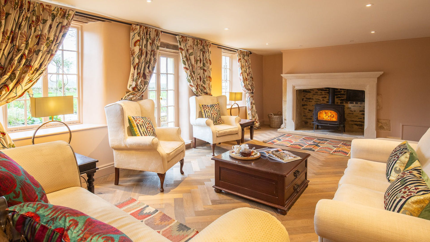 Spacious & Bright Cotswolds Gem
