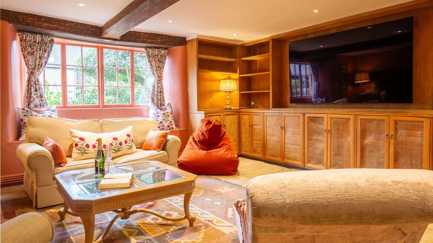 Spacious & Bright Cotswolds Gem