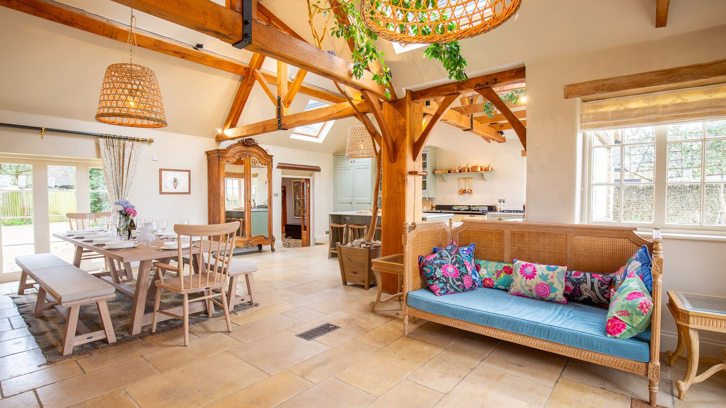 Spacious & Bright Cotswolds Gem