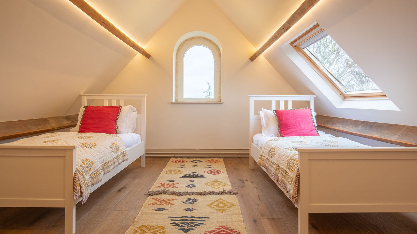 Spacious & Bright Cotswolds Gem