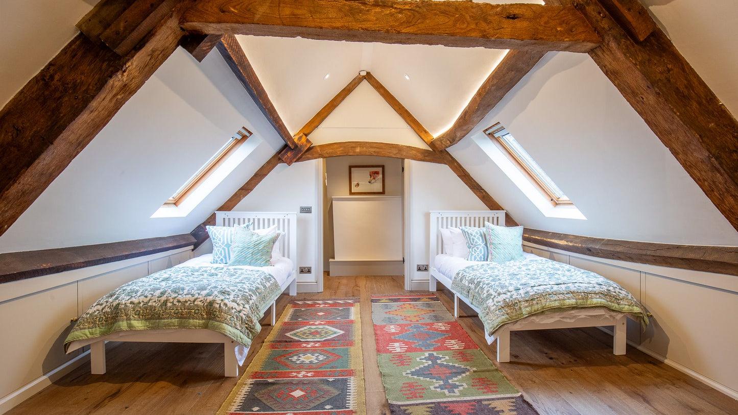 Spacious & Bright Cotswolds Gem