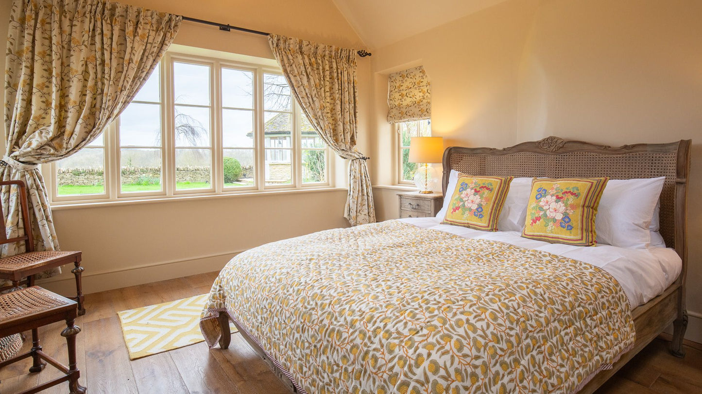 Spacious & Bright Cotswolds Gem