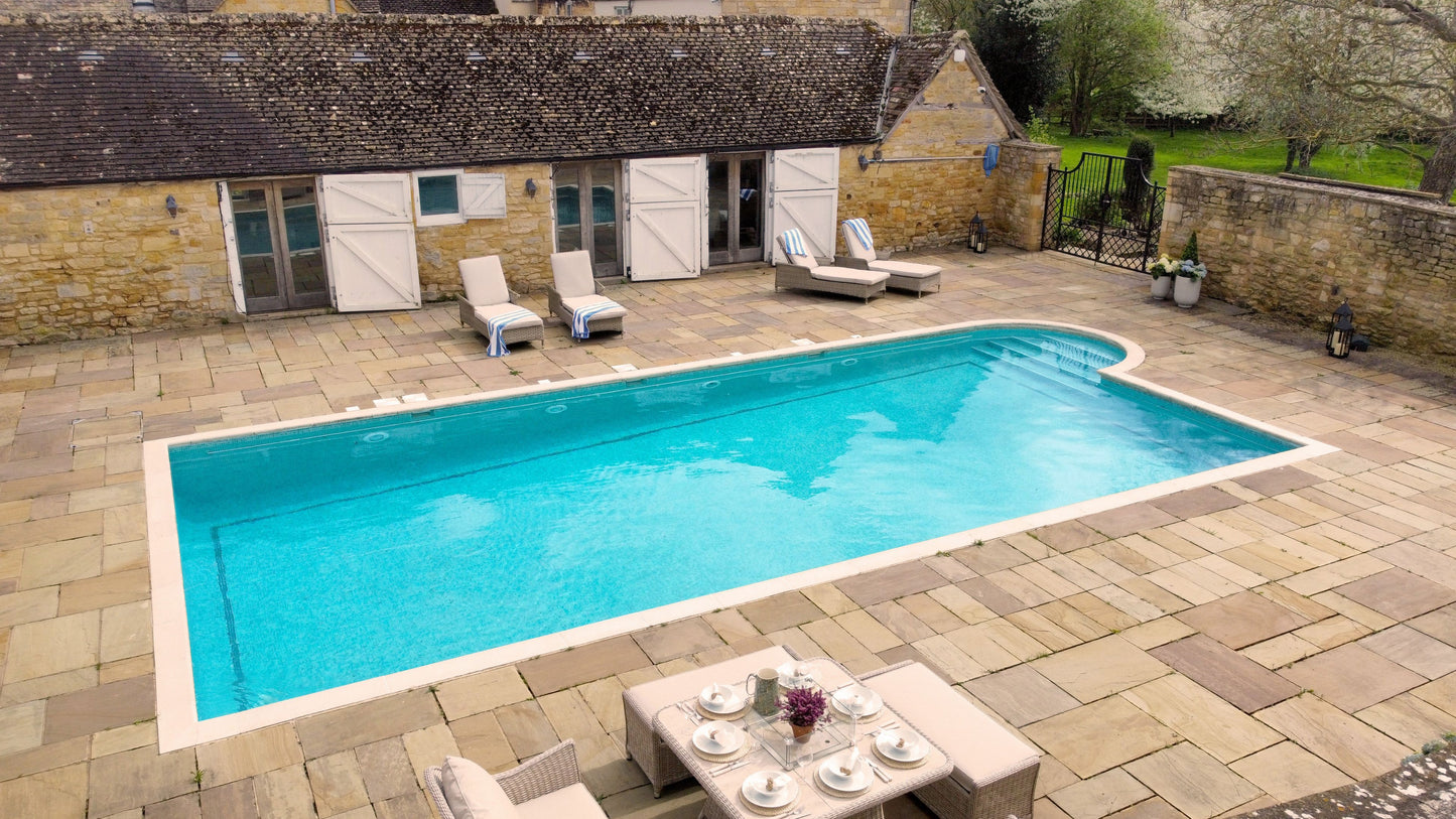 Picturesque Cotswolds Manor