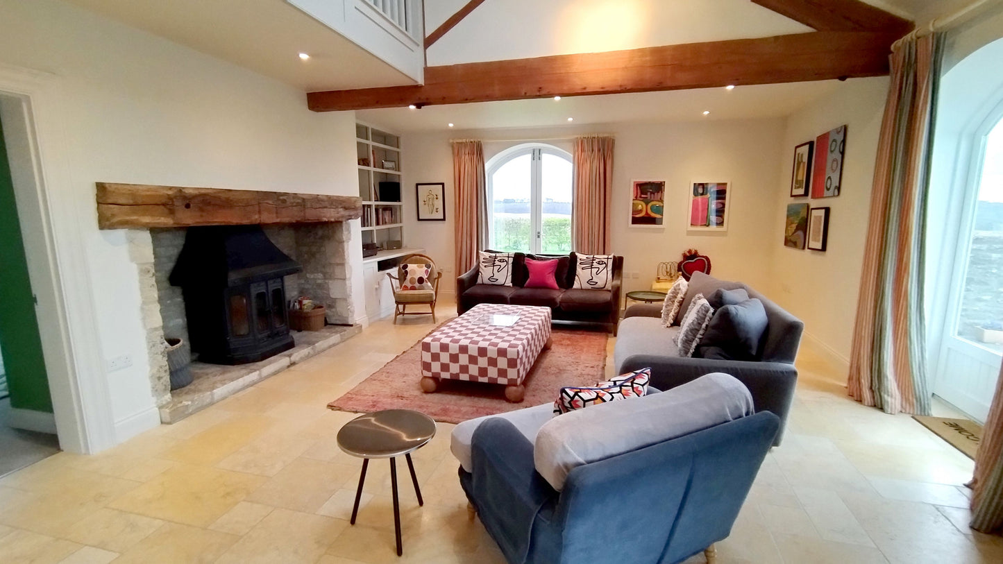 Colourful Spacious Barn Conversion