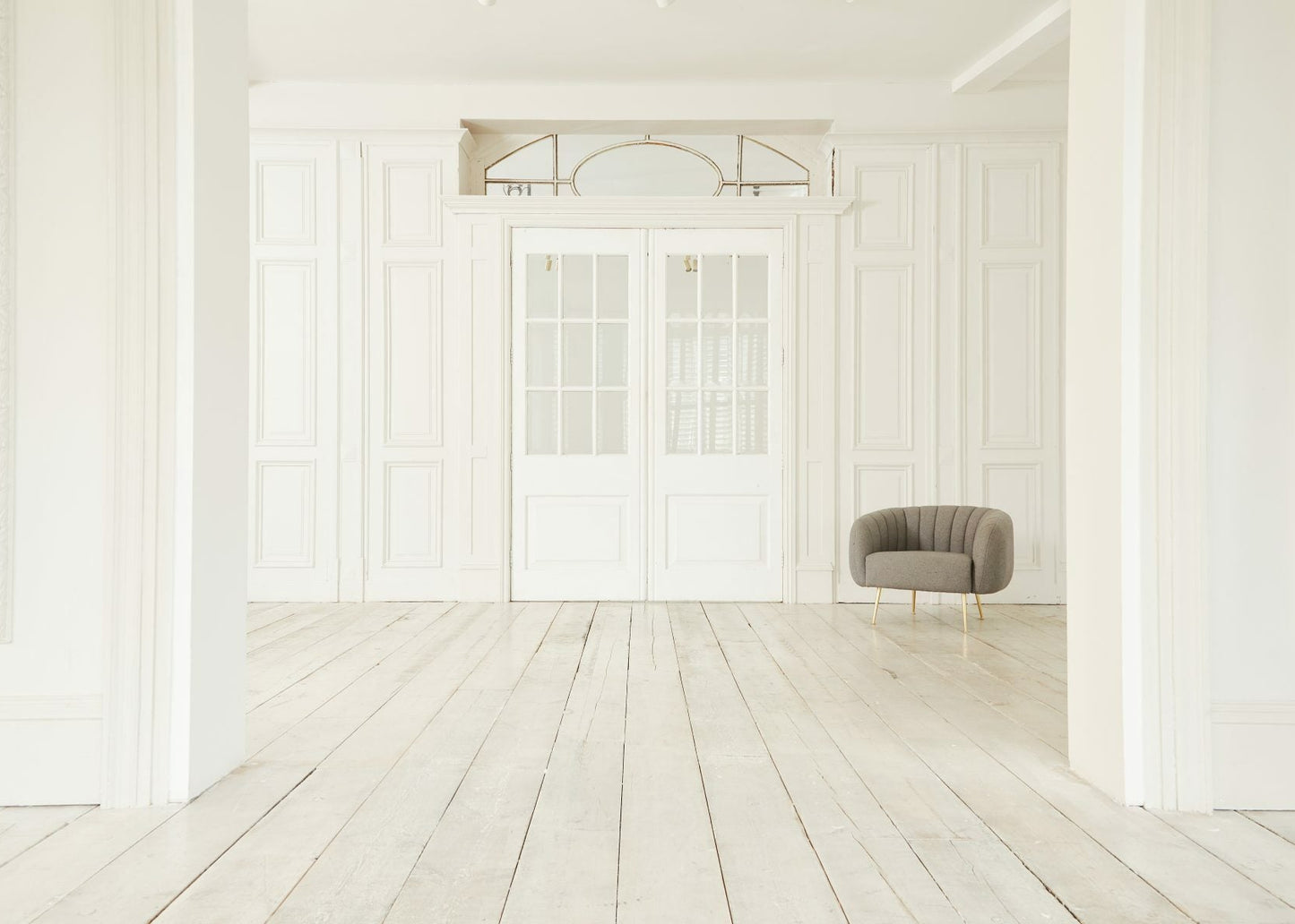 White Lifestyle Studio