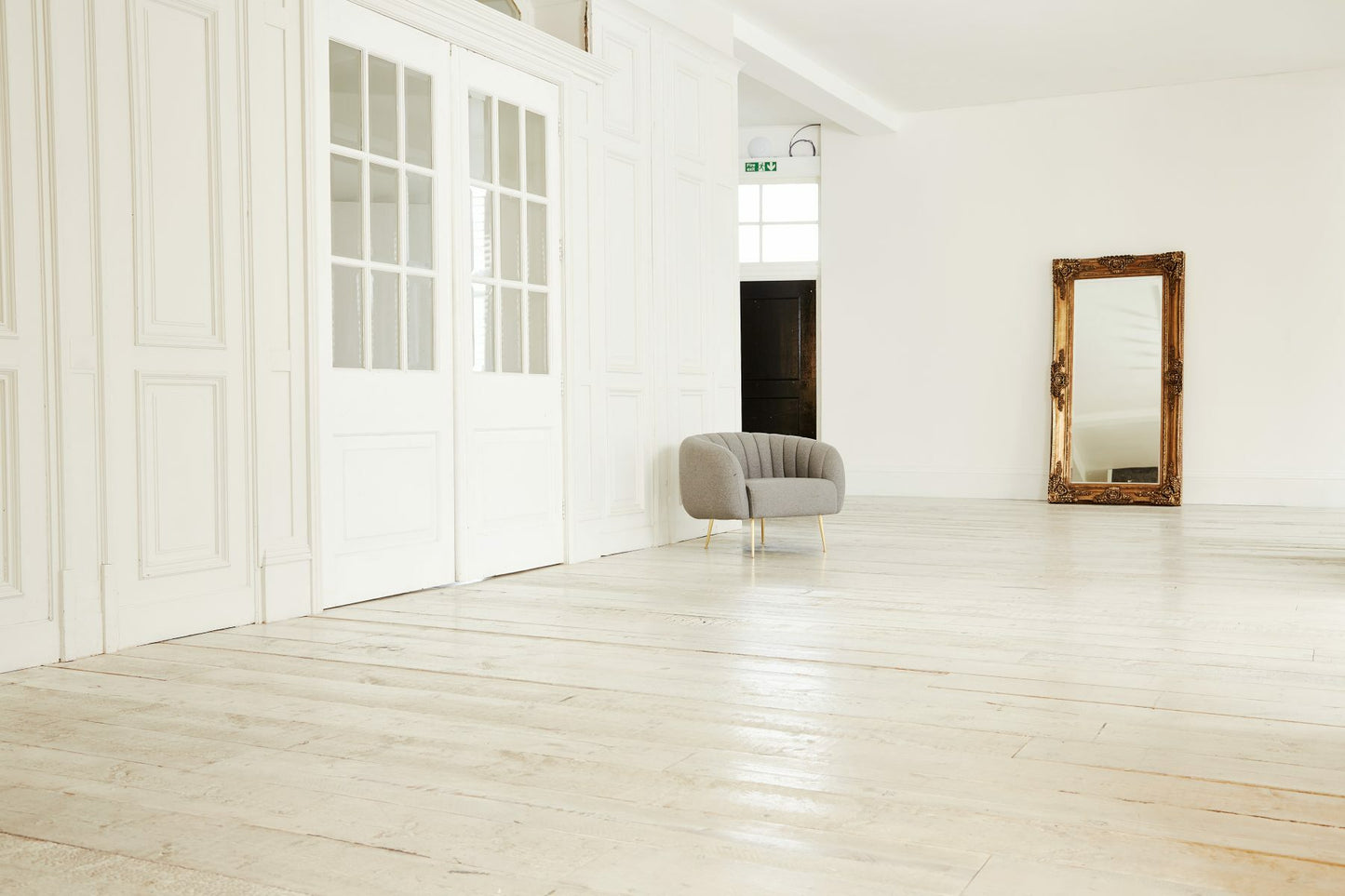 White Lifestyle Studio