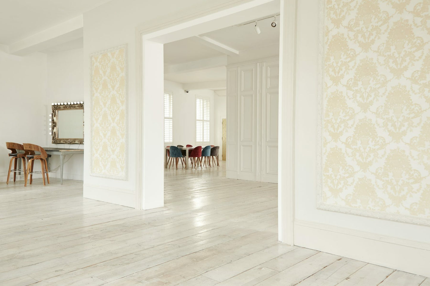 White Lifestyle Studio
