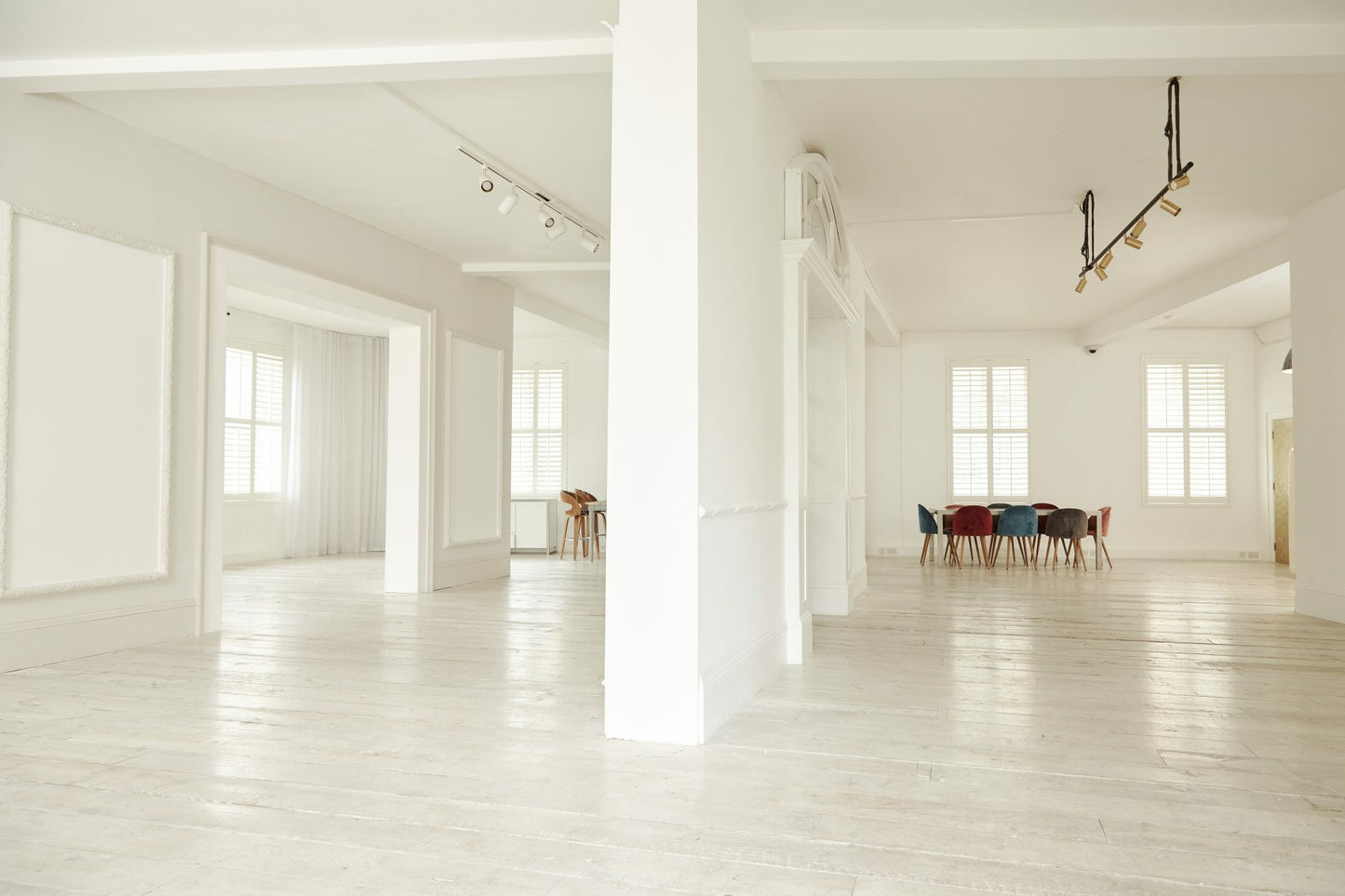 White Lifestyle Studio