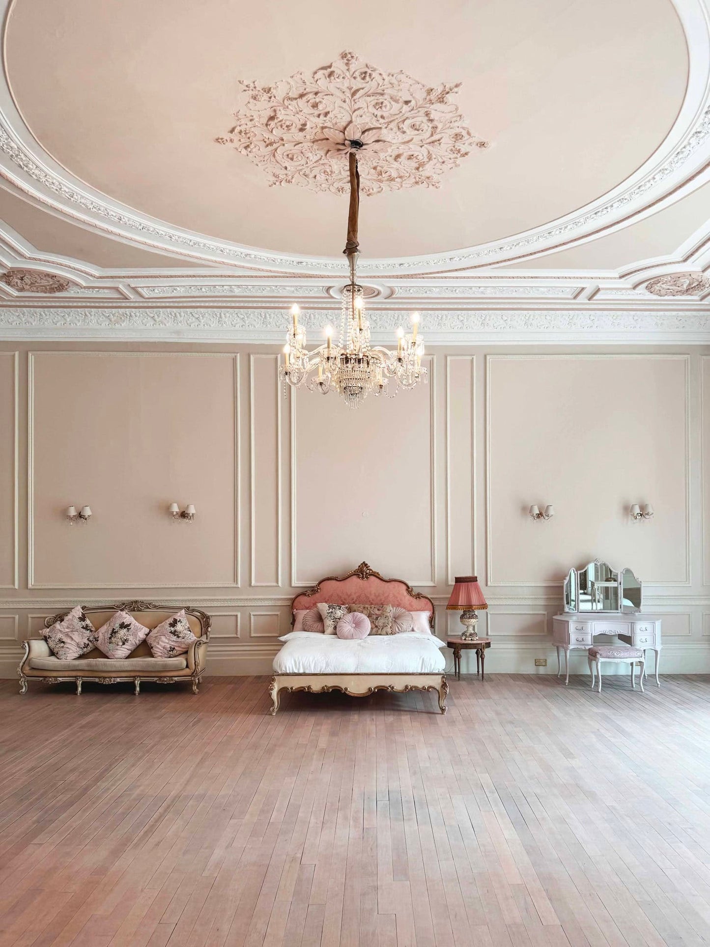 Beige Georgian Townhouse Suite