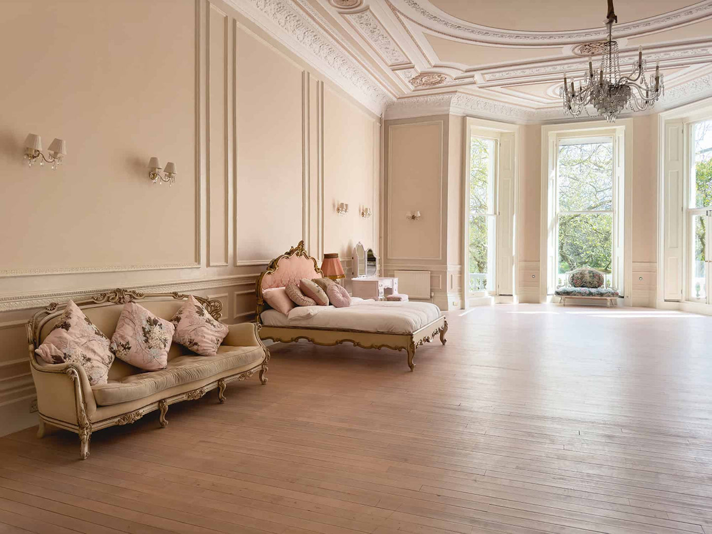 Beige Georgian Townhouse Suite
