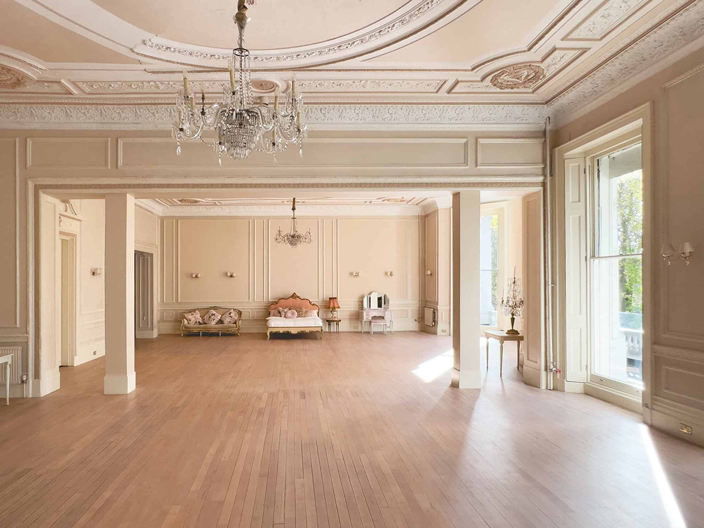 Beige Georgian Townhouse Suite
