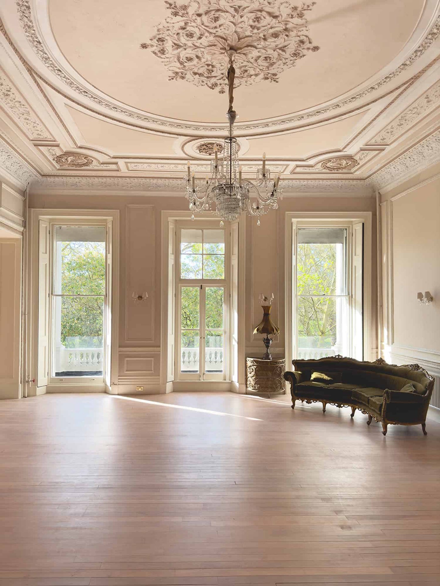 Beige Georgian Townhouse Suite