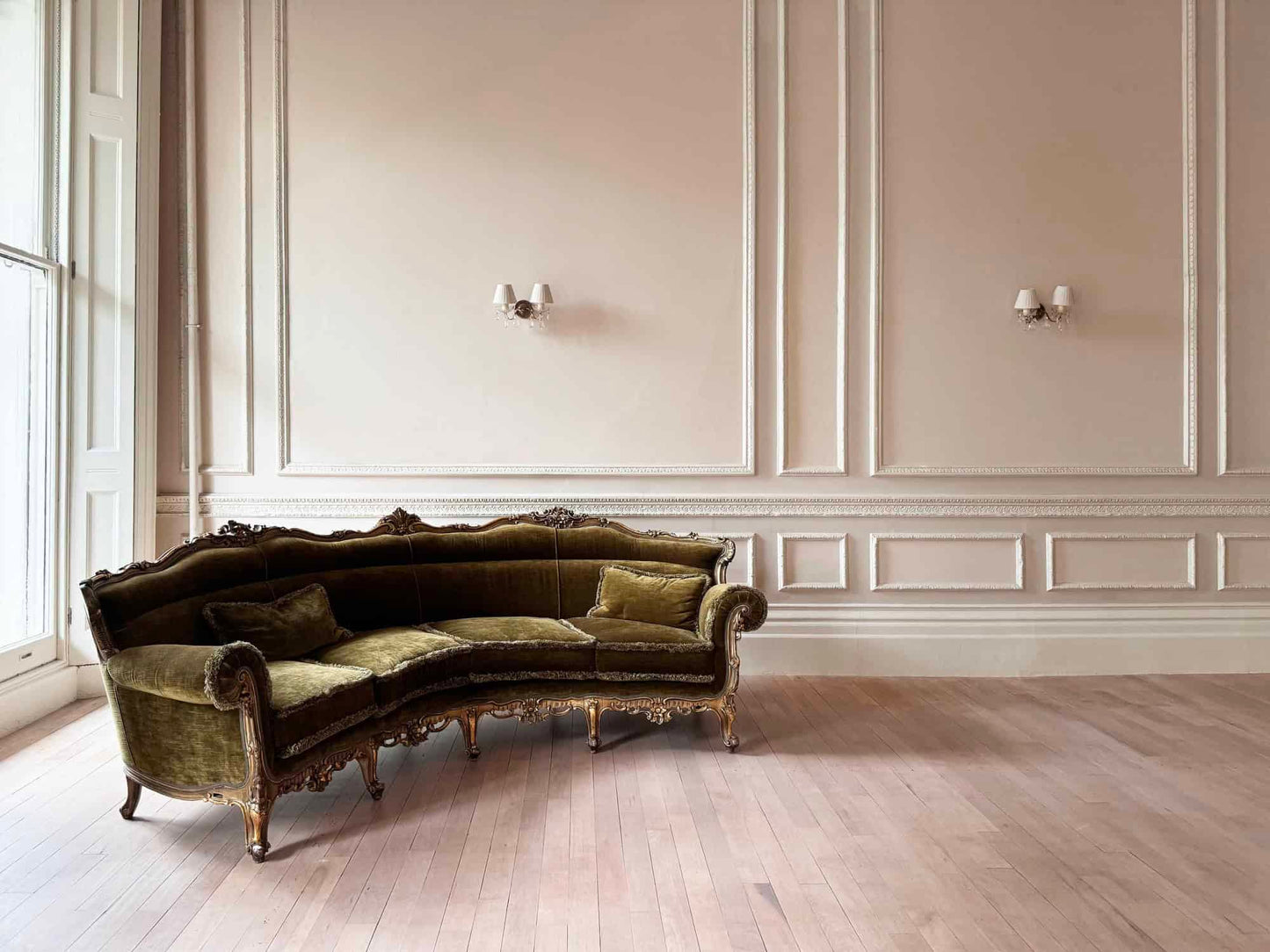 Beige Georgian Townhouse Suite