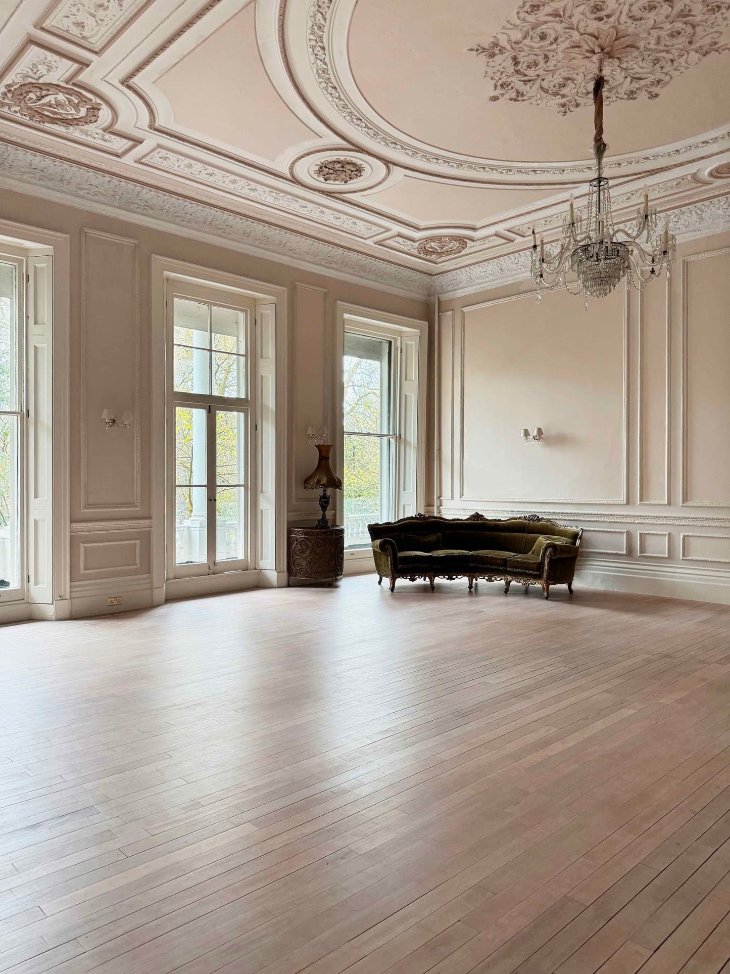 Beige Georgian Townhouse Suite