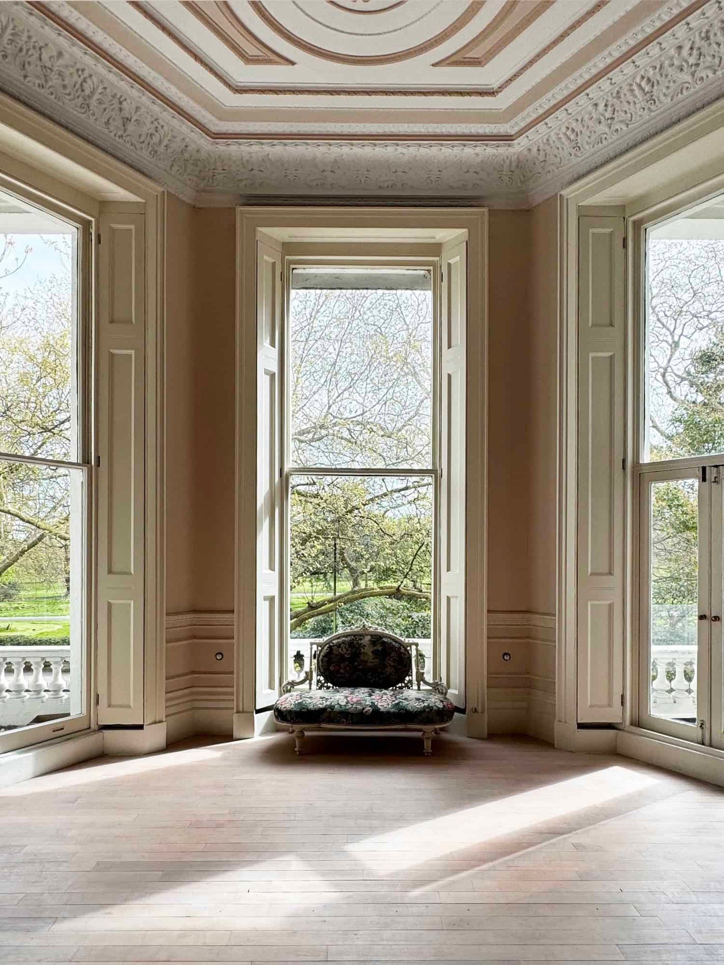 Beige Georgian Townhouse Suite