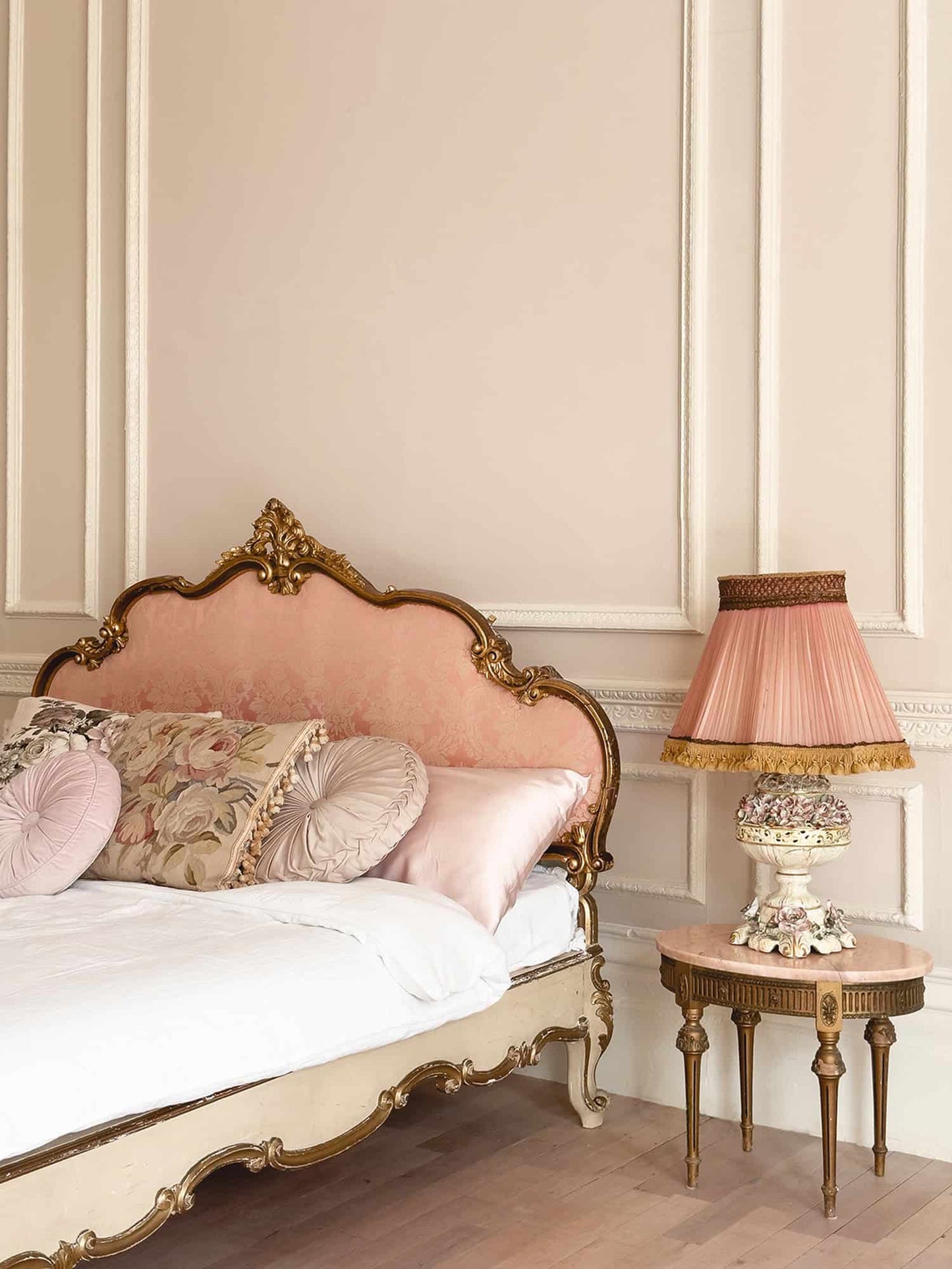 Beige Georgian Townhouse Suite