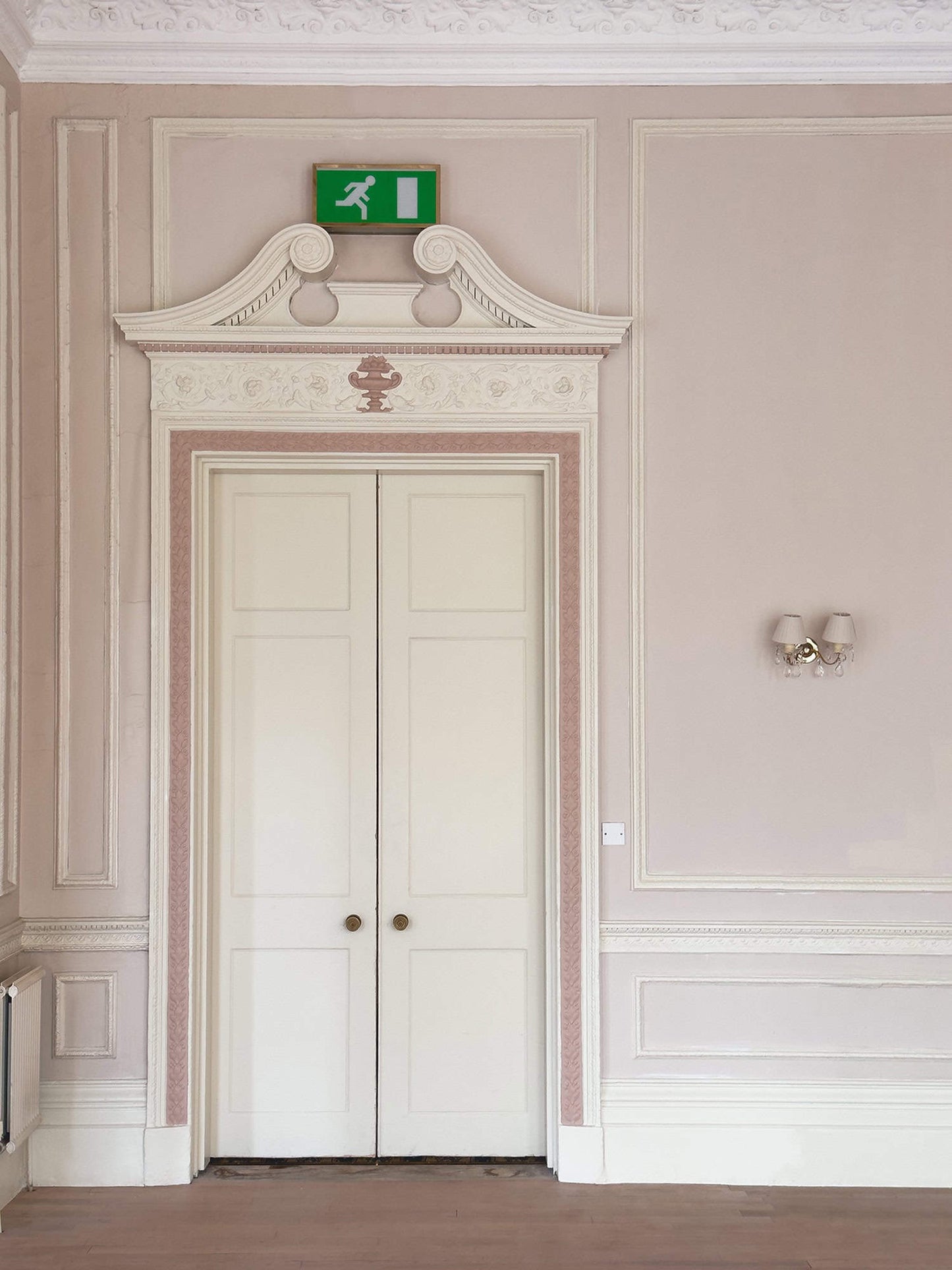 Beige Georgian Townhouse Suite