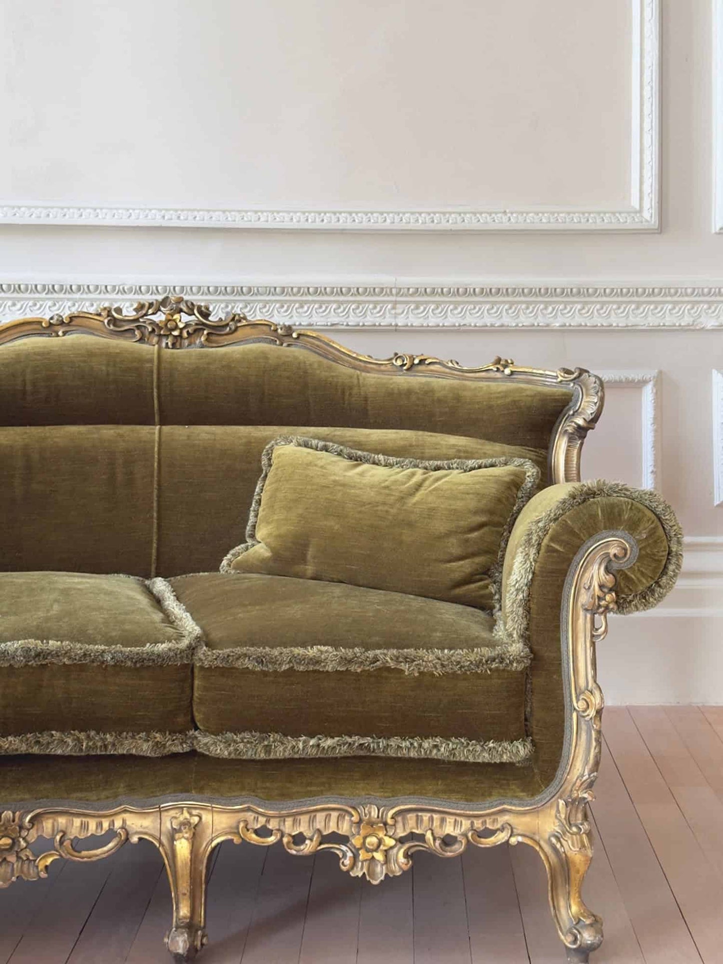 Beige Georgian Townhouse Suite