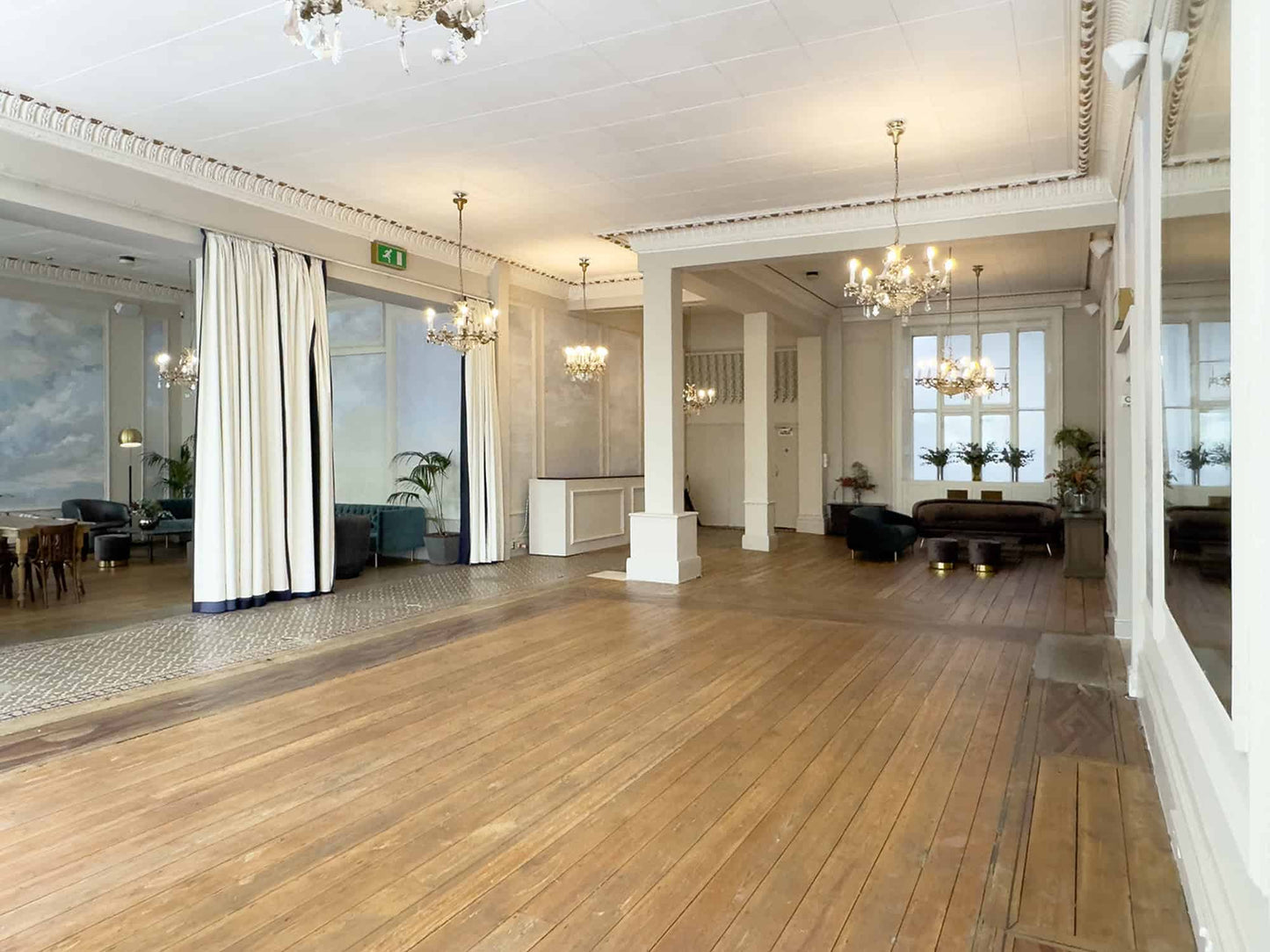Cloud Georgian Townhouse Suite