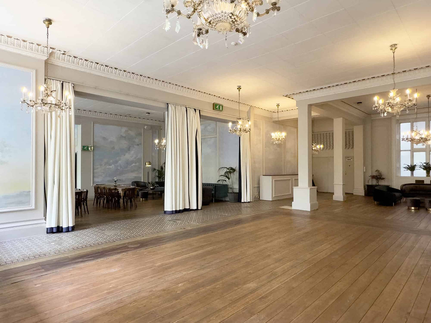 Cloud Georgian Townhouse Suite