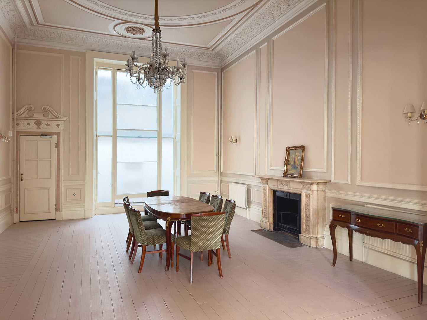 Beige Georgian Townhouse Suite