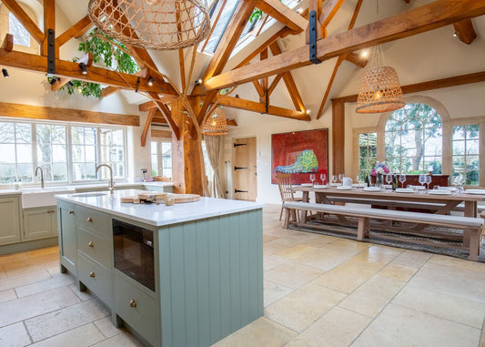 Spacious & Bright Cotswolds Gem