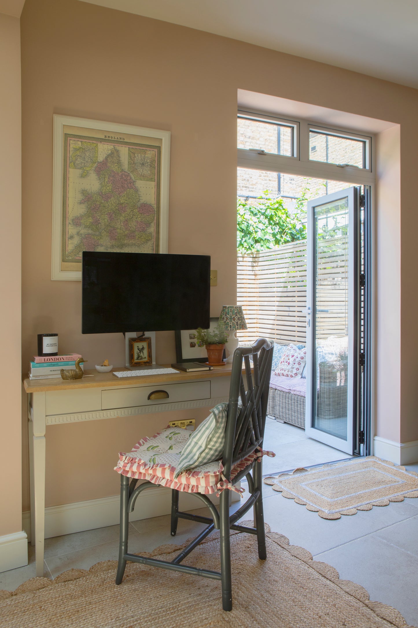 Pretty Pattern Floral Flat Fulham