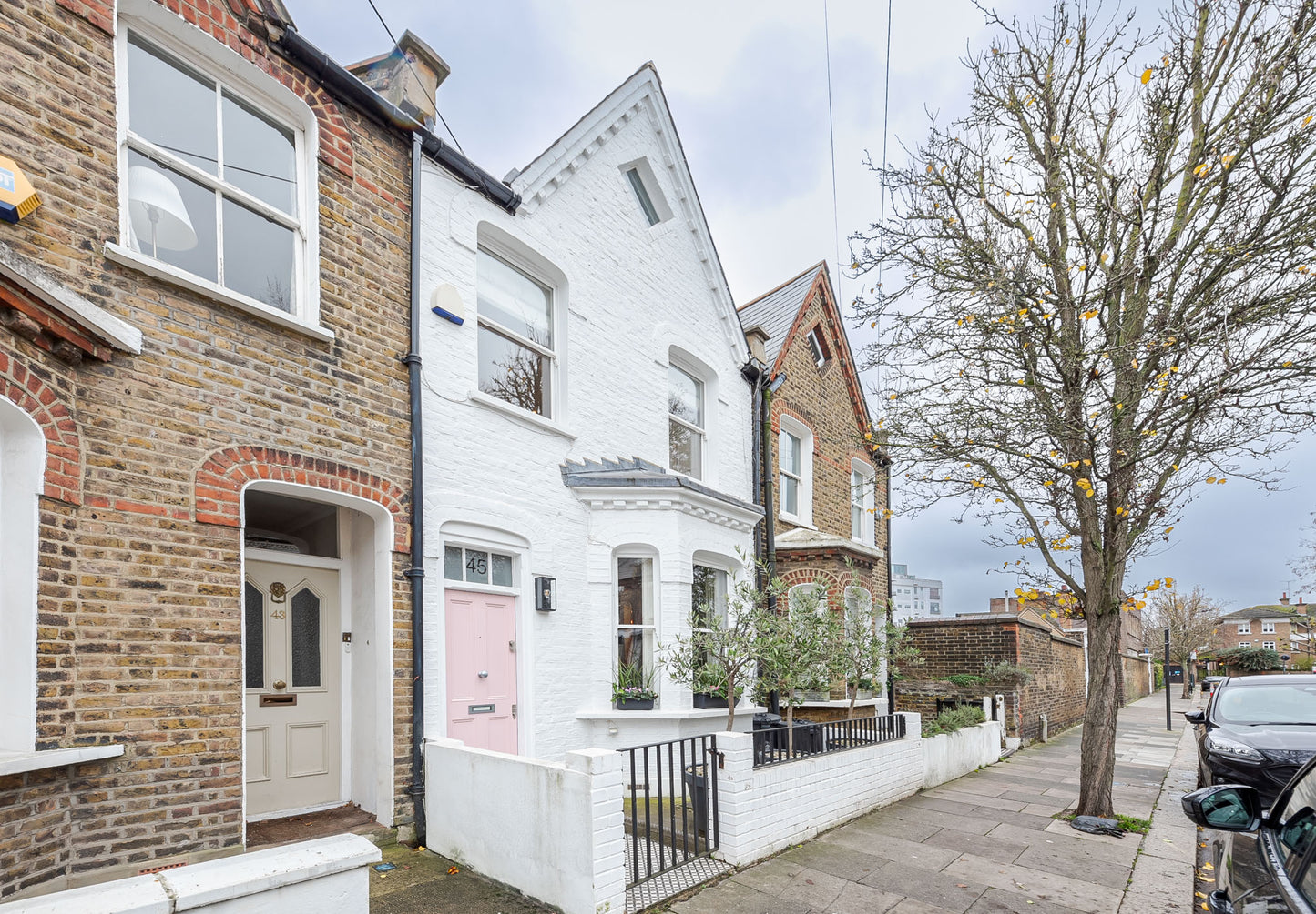 White Minimalist Open Plan Parsons Green