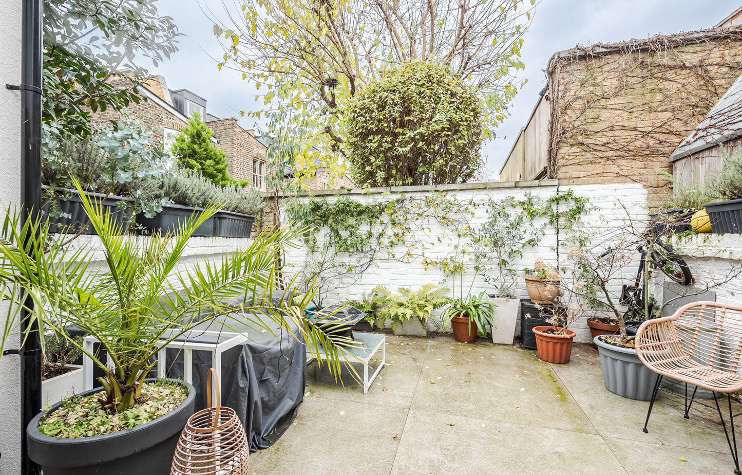 White Minimalist Open Plan Parsons Green