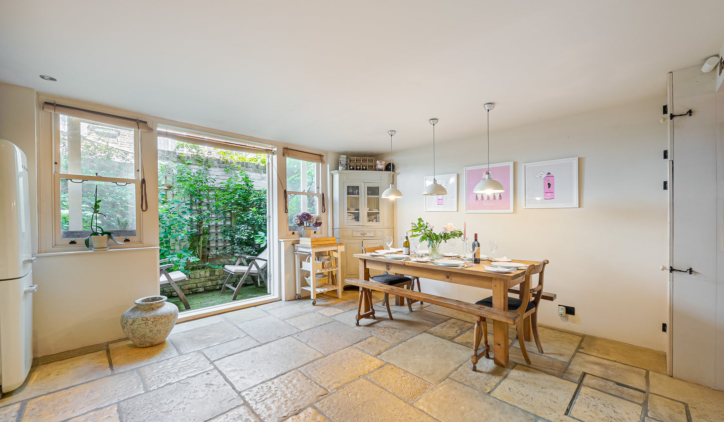 Cosy Country Book House Battersea